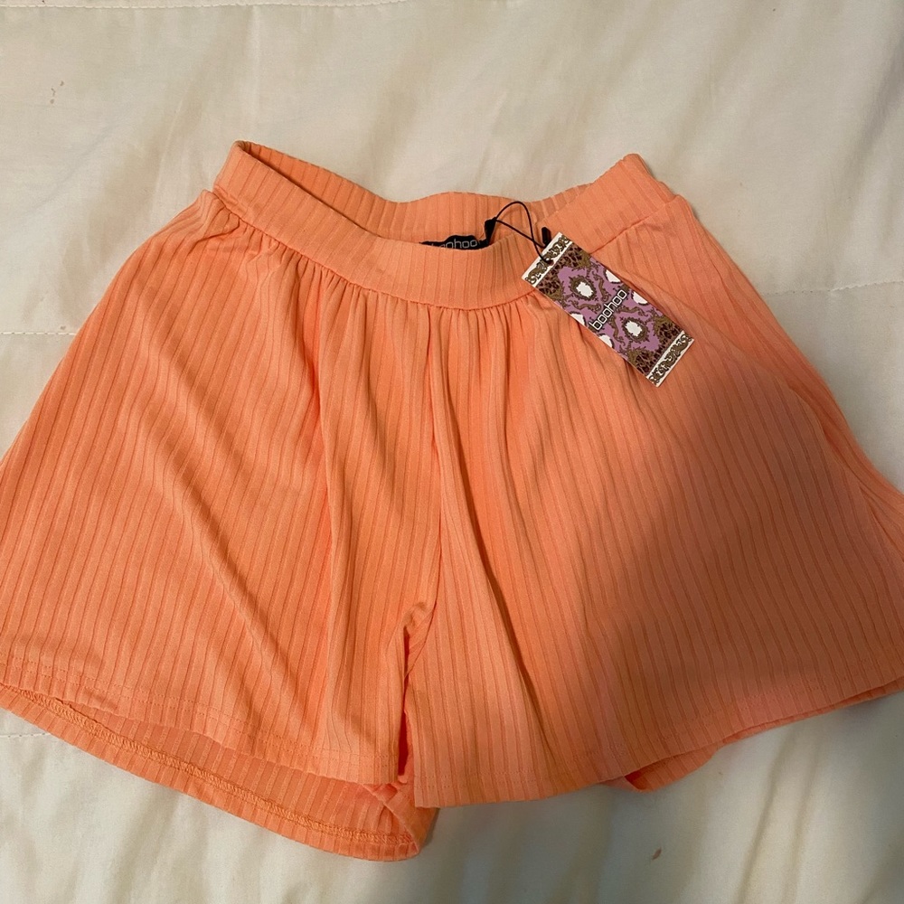NWT boohoo flowy shorts!